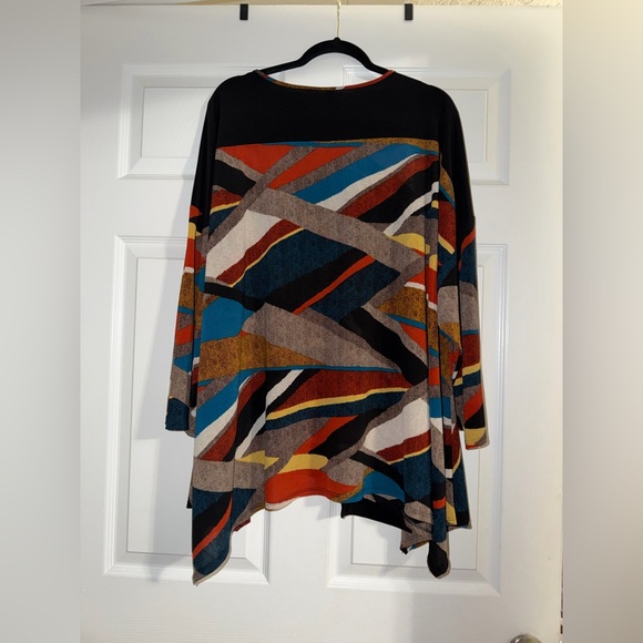Colorful Geometric Patterned Top - Picture 5 of 5